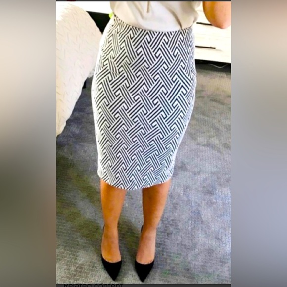 ZARA HIGH RISE BLACK /WHITE ZIG ZAG KNEE LENGTH STRETCHY PENCIL SKIRT SIZE M - Picture 1 of 8